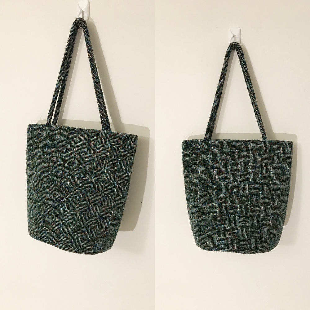 Fully beaded small hand bag A24